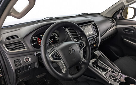 Mitsubishi Pajero Sport III рестайлинг, 2019 год, 3 490 000 рублей, 15 фотография