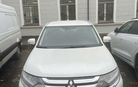 Mitsubishi Outlander III рестайлинг 3, 2018 год, 1 640 000 рублей, 1 фотография