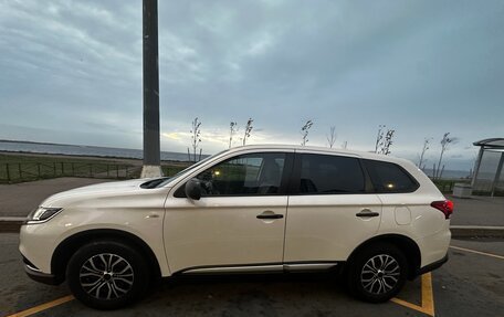 Mitsubishi Outlander III рестайлинг 3, 2019 год, 2 469 999 рублей, 1 фотография