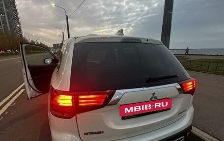 Mitsubishi Outlander III рестайлинг 3, 2019 год, 2 469 999 рублей, 4 фотография