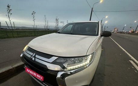 Mitsubishi Outlander III рестайлинг 3, 2019 год, 2 469 999 рублей, 6 фотография