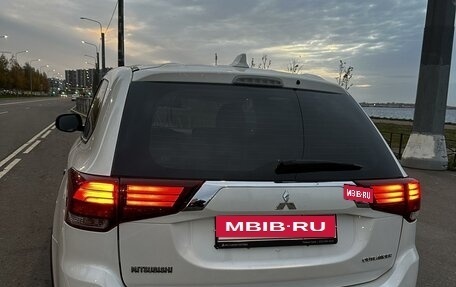 Mitsubishi Outlander III рестайлинг 3, 2019 год, 2 469 999 рублей, 16 фотография