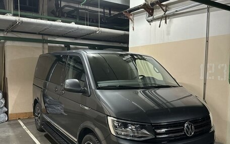 Volkswagen Multivan T6 рестайлинг, 2018 год, 5 500 000 рублей, 2 фотография