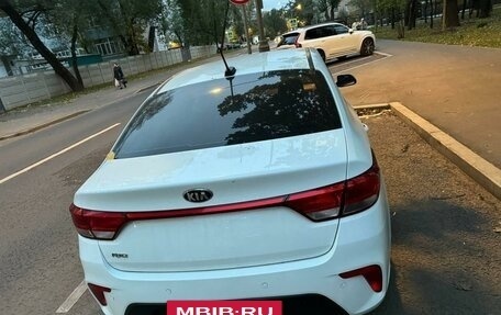 KIA Rio IV, 2018 год, 1 550 000 рублей, 3 фотография