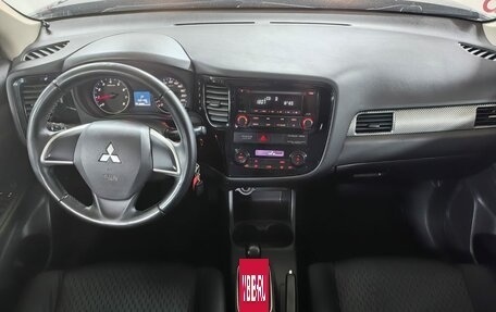 Mitsubishi Outlander III рестайлинг 3, 2013 год, 1 499 000 рублей, 9 фотография