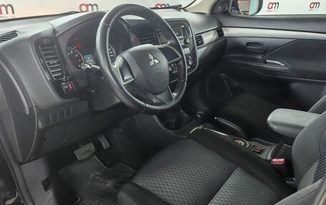 Mitsubishi Outlander III рестайлинг 3, 2013 год, 1 499 000 рублей, 10 фотография