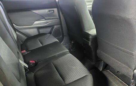 Mitsubishi Outlander III рестайлинг 3, 2013 год, 1 499 000 рублей, 19 фотография