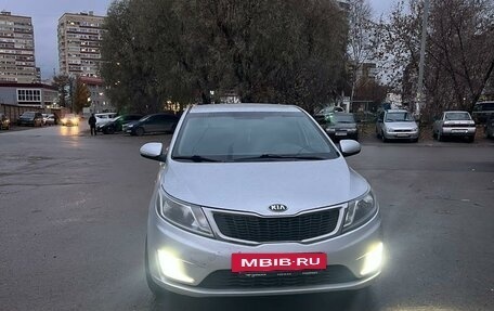 KIA Rio III рестайлинг, 2013 год, 875 000 рублей, 2 фотография