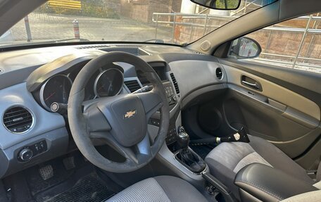 Chevrolet Cruze II, 2010 год, 550 000 рублей, 4 фотография