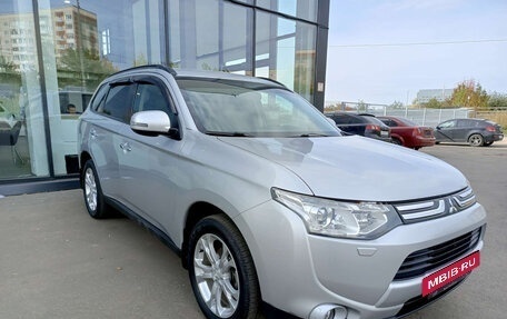 Mitsubishi Outlander III рестайлинг 3, 2013 год, 1 793 000 рублей, 3 фотография