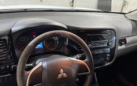 Mitsubishi Outlander III рестайлинг 3, 2013 год, 1 350 000 рублей, 20 фотография