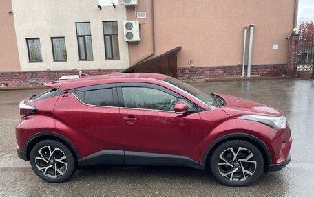 Toyota C-HR I рестайлинг, 2017 год, 2 350 000 рублей, 2 фотография