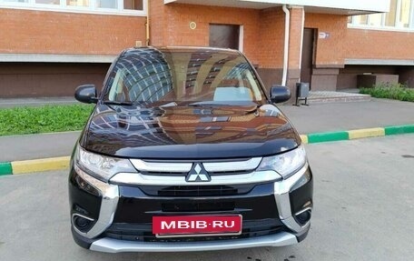 Mitsubishi Outlander III рестайлинг 3, 2018 год, 2 260 000 рублей, 11 фотография