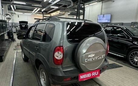 Chevrolet Niva I рестайлинг, 2010 год, 599 000 рублей, 2 фотография