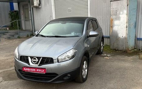 Nissan Qashqai, 2010 год, 900 000 рублей, 2 фотография