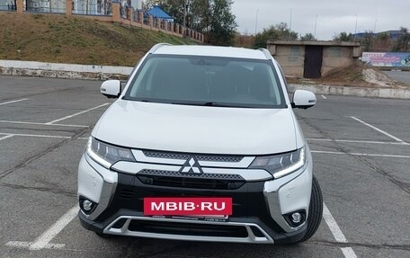 Mitsubishi Outlander III рестайлинг 3, 2019 год, 2 770 000 рублей, 3 фотография