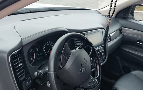 Mitsubishi Outlander III рестайлинг 3, 2019 год, 2 770 000 рублей, 12 фотография