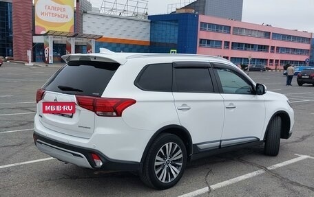 Mitsubishi Outlander III рестайлинг 3, 2019 год, 2 770 000 рублей, 8 фотография