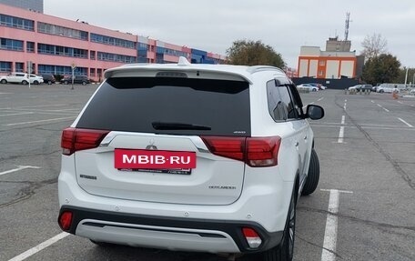 Mitsubishi Outlander III рестайлинг 3, 2019 год, 2 770 000 рублей, 9 фотография