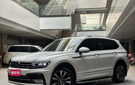 Volkswagen Tiguan II, 2021 год, 3 000 000 рублей, 1 фотография