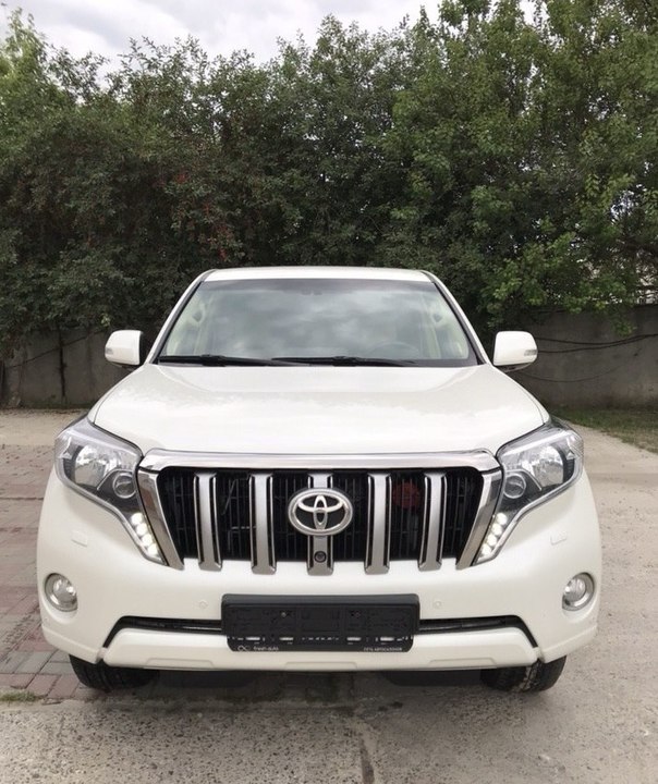 Toyota Land Cruiser Prado 150 рестайлинг, 2017 год, 1 300 000 рублей, 2 фотография