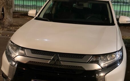 Mitsubishi Outlander III рестайлинг 3, 2019 год, 2 550 000 рублей, 2 фотография