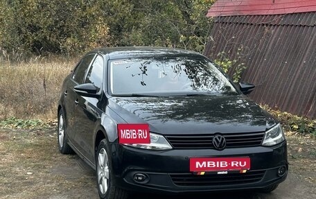 Volkswagen Jetta VI, 2011 год, 950 000 рублей, 2 фотография