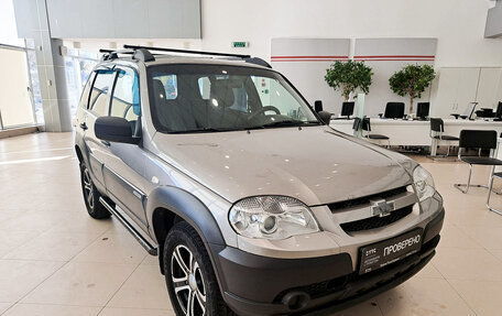 Chevrolet Niva I рестайлинг, 2018 год, 900 000 рублей, 3 фотография