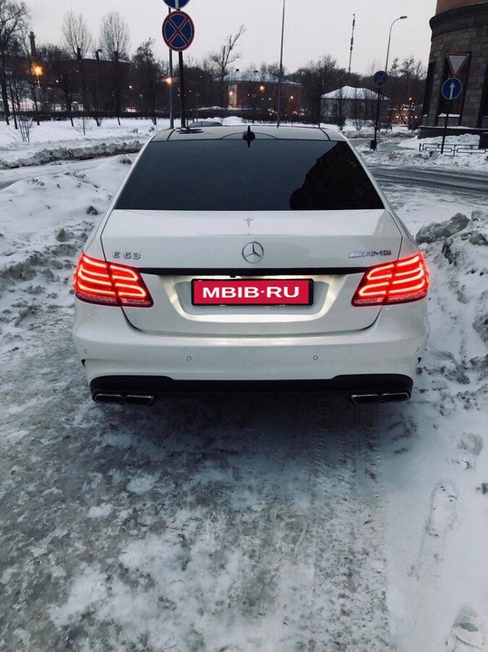 Mercedes-Benz E-Класс AMG W212 рестайлинг, 2013 год, 1 000 000 рублей, 3 фотография