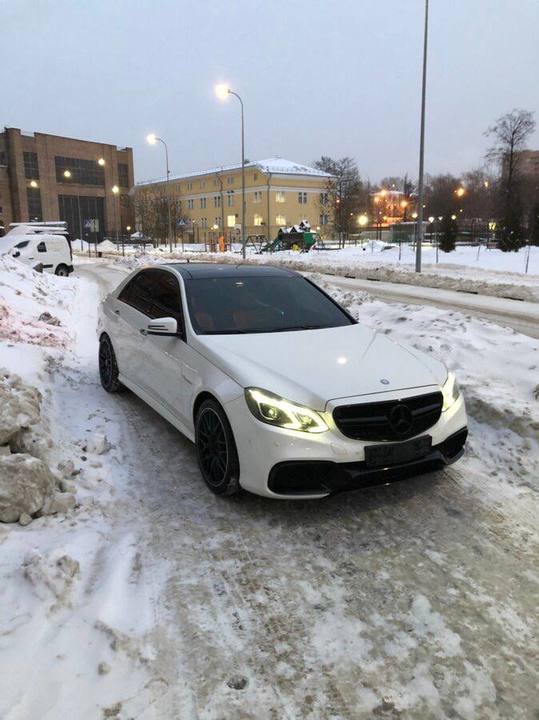 Mercedes-Benz E-Класс AMG W212 рестайлинг, 2013 год, 1 000 000 рублей, 2 фотография