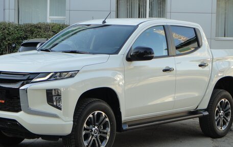 Mitsubishi L200 IV рестайлинг, 2023 год, 4 490 000 рублей, 3 фотография