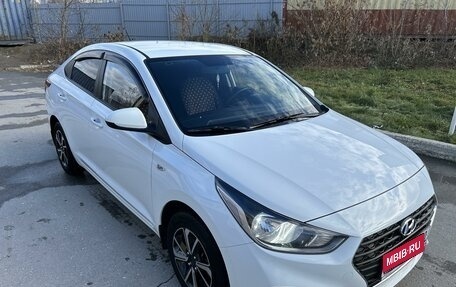 Hyundai Solaris II рестайлинг, 2017 год, 1 420 000 рублей, 1 фотография