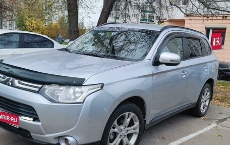 Mitsubishi Outlander III рестайлинг 3, 2012 год, 1 400 000 рублей, 2 фотография