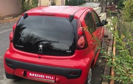 Peugeot 107 I рестайлинг, 2014 год, 830 000 рублей, 8 фотография