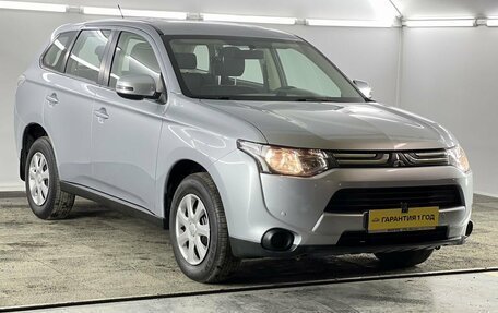 Mitsubishi Outlander III рестайлинг 3, 2013 год, 1 830 000 рублей, 4 фотография