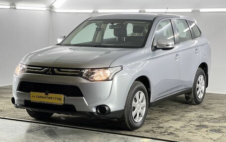 Mitsubishi Outlander III рестайлинг 3, 2013 год, 1 830 000 рублей, 3 фотография