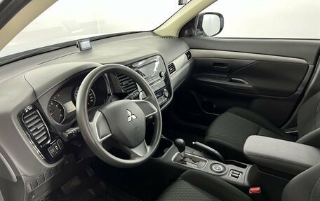 Mitsubishi Outlander III рестайлинг 3, 2013 год, 1 830 000 рублей, 11 фотография