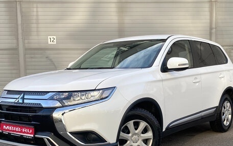 Mitsubishi Outlander III рестайлинг 3, 2018 год, 2 179 000 рублей, 1 фотография