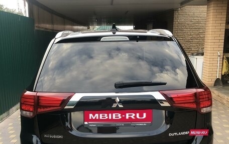 Mitsubishi Outlander III рестайлинг 3, 2019 год, 2 500 000 рублей, 2 фотография