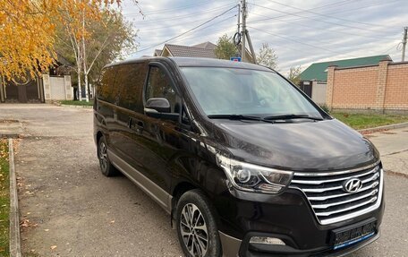 Hyundai Grand Starex Grand Starex I рестайлинг 2, 2018 год, 3 950 000 рублей, 2 фотография