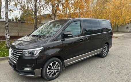 Hyundai Grand Starex Grand Starex I рестайлинг 2, 2018 год, 3 950 000 рублей, 3 фотография