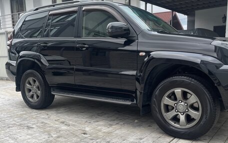 Toyota Land Cruiser Prado 120 рестайлинг, 2007 год, 2 800 000 рублей, 13 фотография