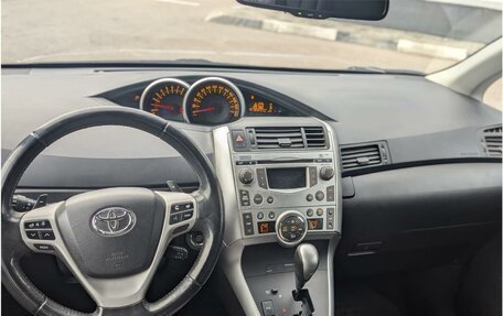 Toyota Verso I, 2011 год, 895 000 рублей, 5 фотография