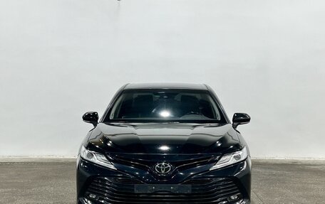 Toyota Camry, 2018 год, 3 192 000 рублей, 2 фотография