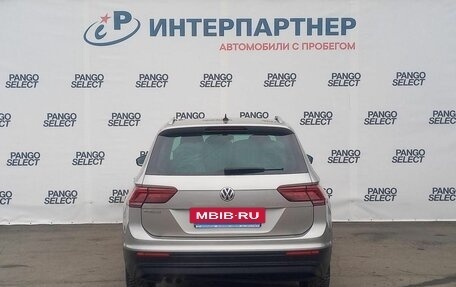 Volkswagen Tiguan II, 2018 год, 2 375 000 рублей, 6 фотография