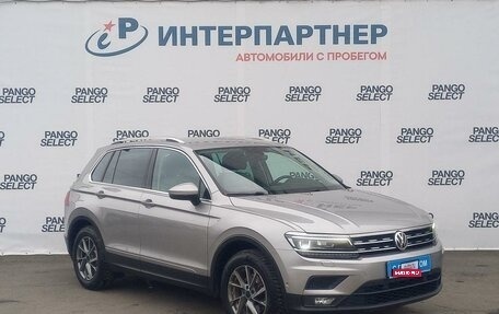 Volkswagen Tiguan II, 2018 год, 2 375 000 рублей, 3 фотография