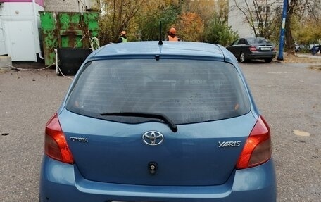 Toyota Yaris III рестайлинг, 2008 год, 690 000 рублей, 4 фотография