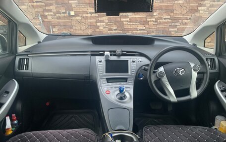 Toyota Prius, 2012 год, 1 500 000 рублей, 14 фотография