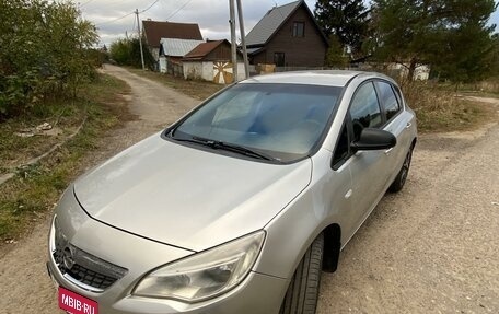 Opel Astra J, 2011 год, 745 000 рублей, 2 фотография