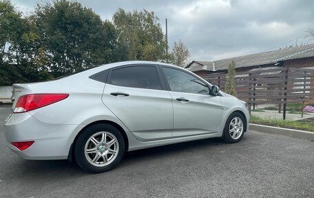 Hyundai Solaris II рестайлинг, 2015 год, 1 150 000 рублей, 2 фотография